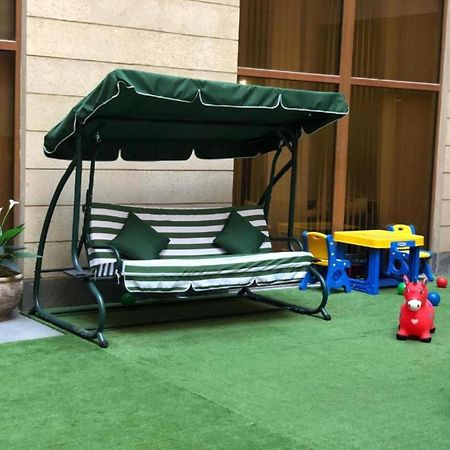 Hotel & Apartments California Ереван Экстерьер фото