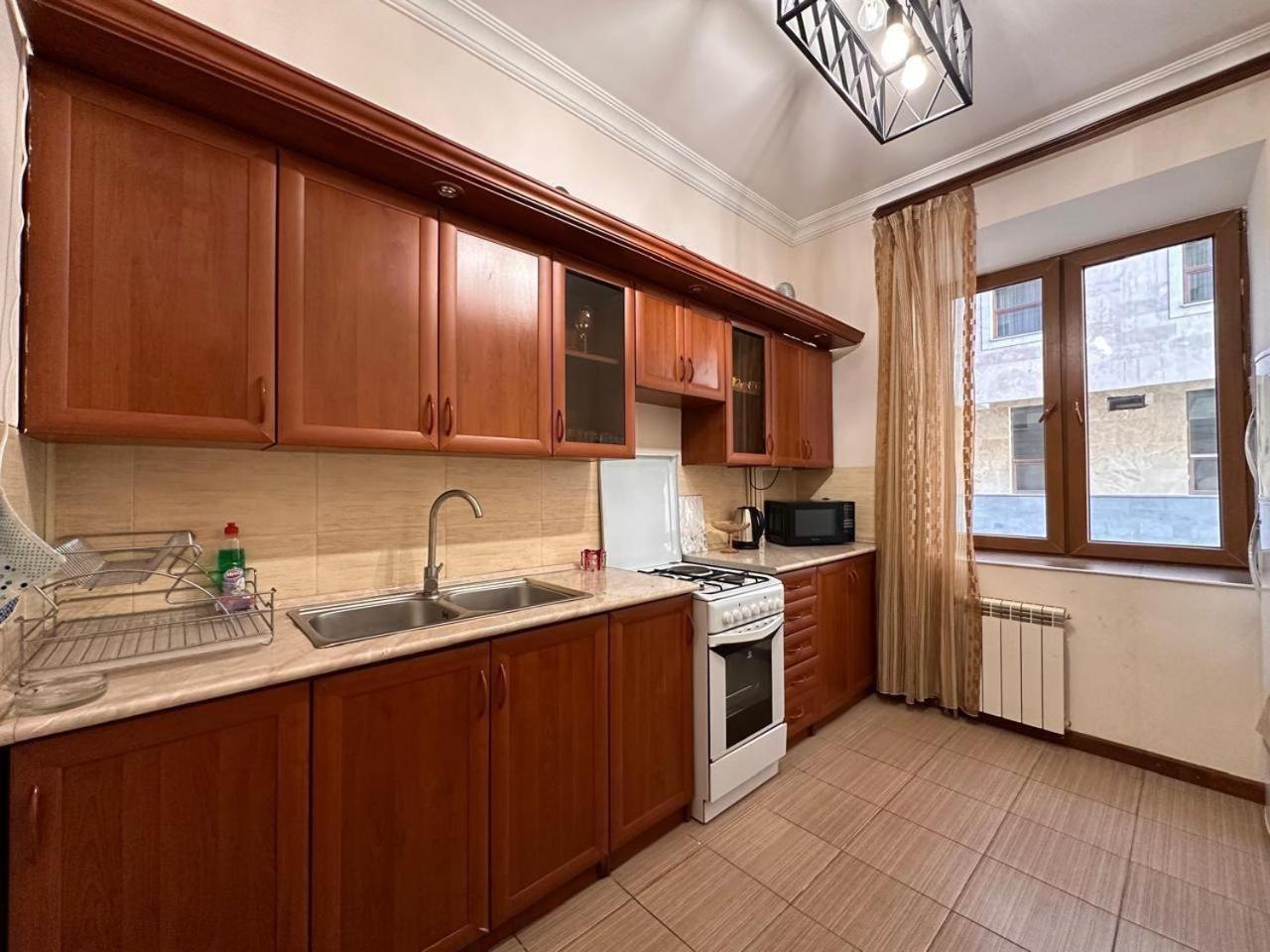 Hotel & Apartments California Ереван Экстерьер фото