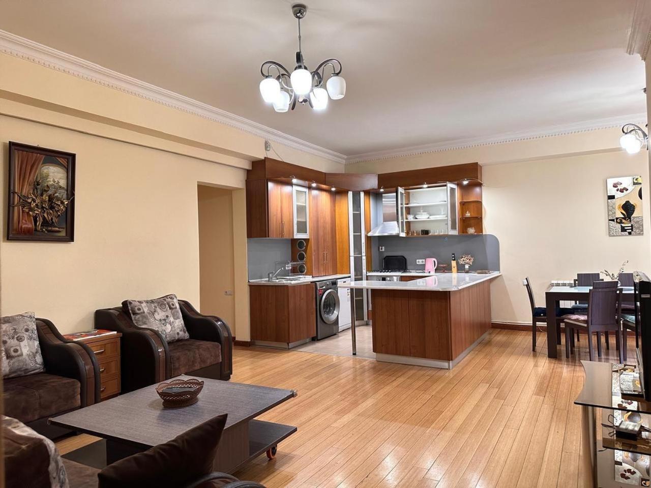 Hotel & Apartments California Ереван Экстерьер фото