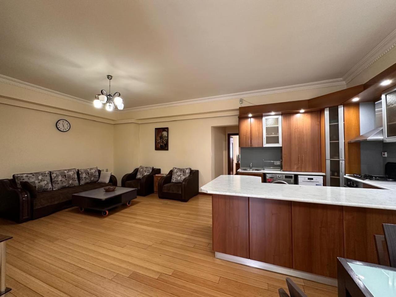 Hotel & Apartments California Ереван Экстерьер фото