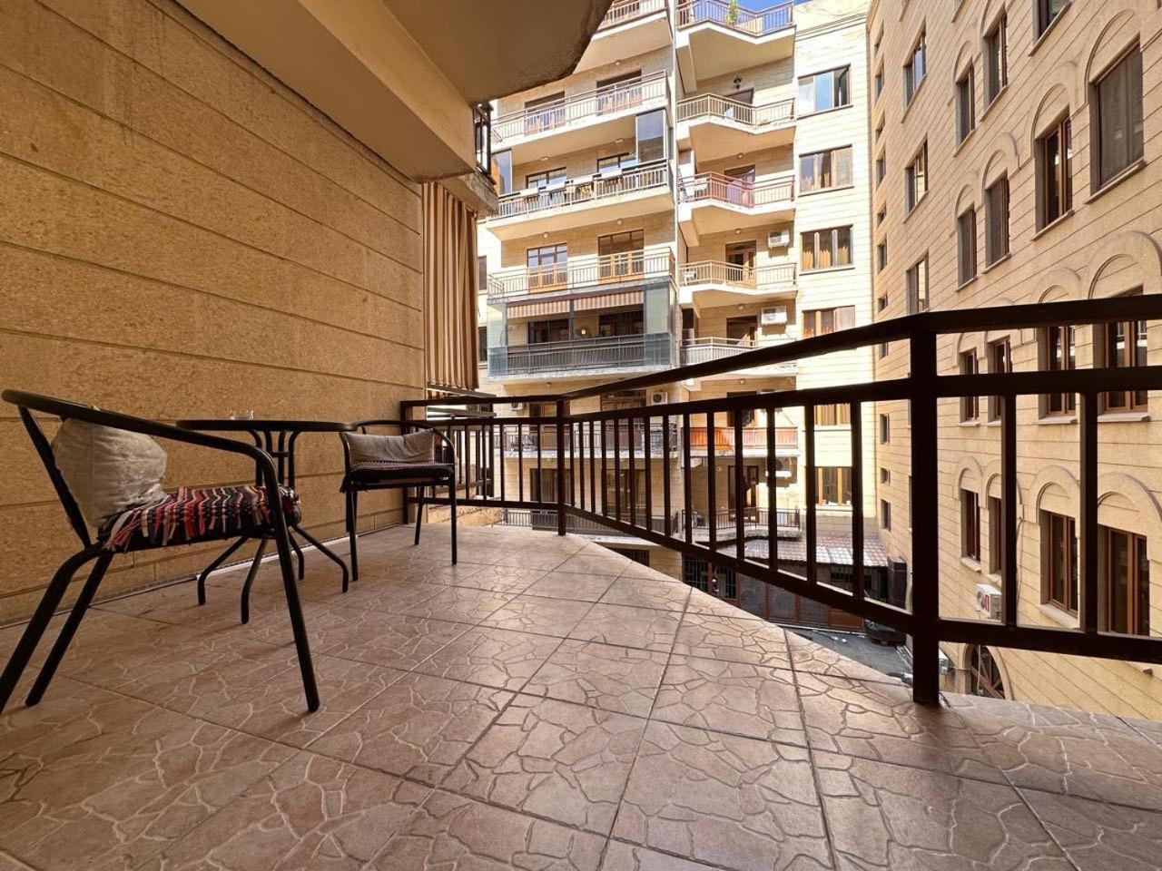 Hotel & Apartments California Ереван Экстерьер фото