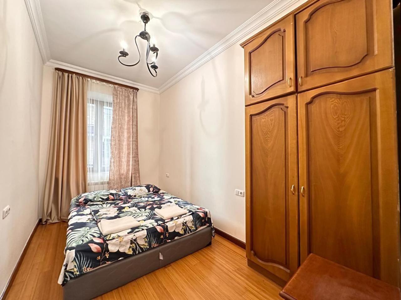 Hotel & Apartments California Ереван Экстерьер фото