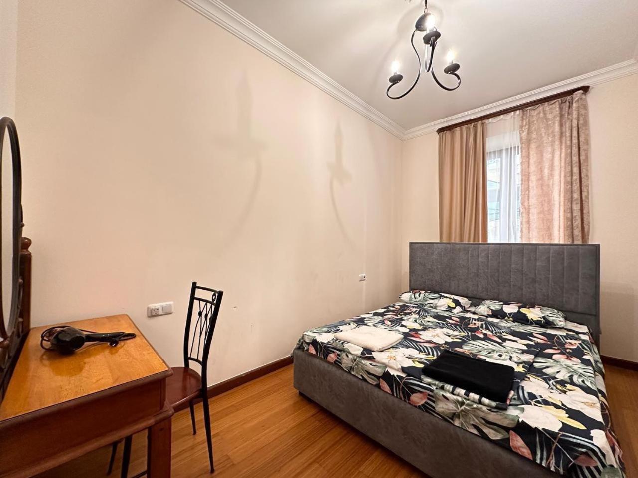 Hotel & Apartments California Ереван Экстерьер фото