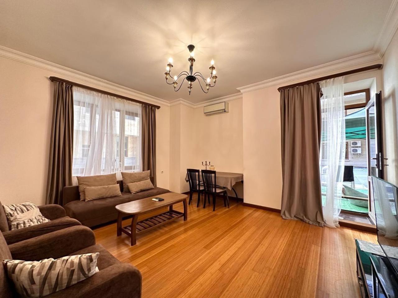Hotel & Apartments California Ереван Экстерьер фото