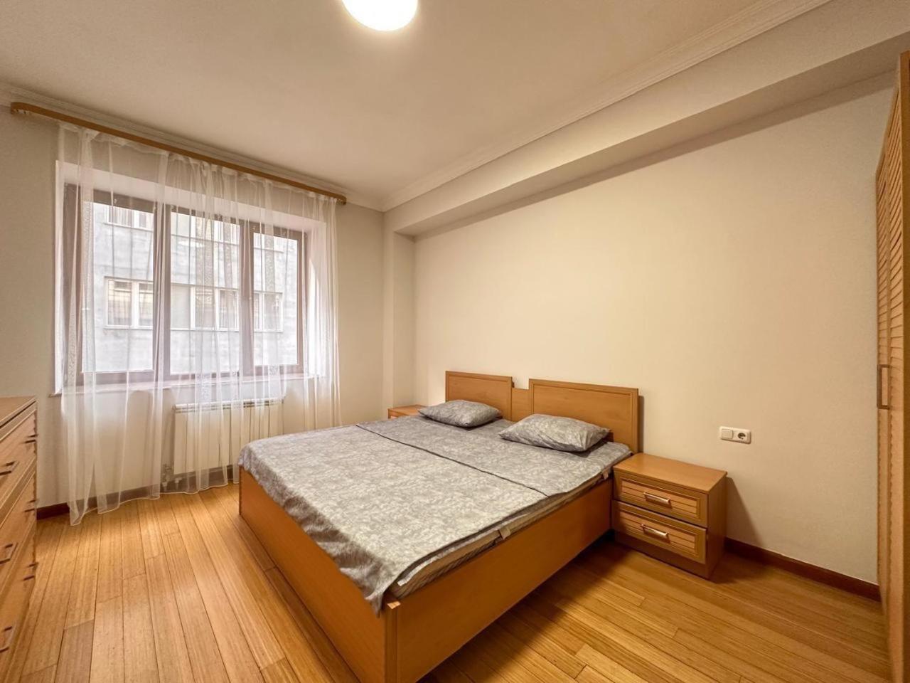 Hotel & Apartments California Ереван Экстерьер фото