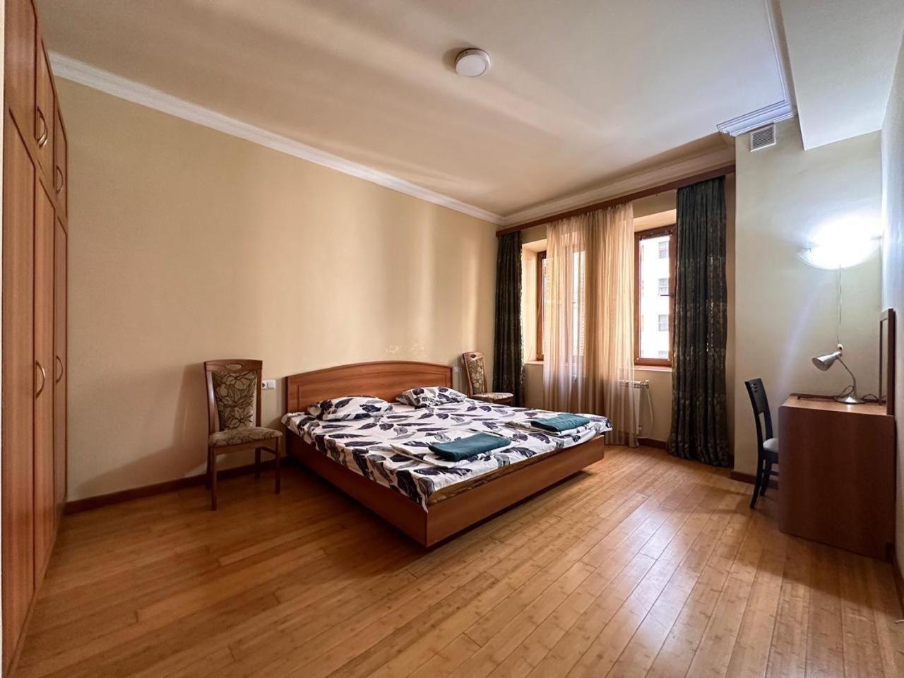 Hotel & Apartments California Ереван Экстерьер фото