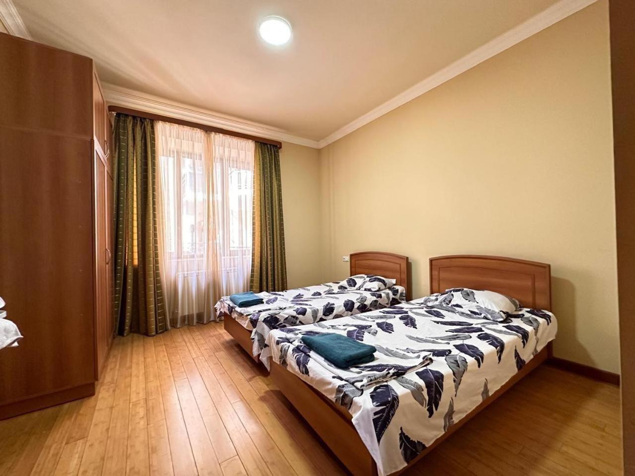 Hotel & Apartments California Ереван Экстерьер фото