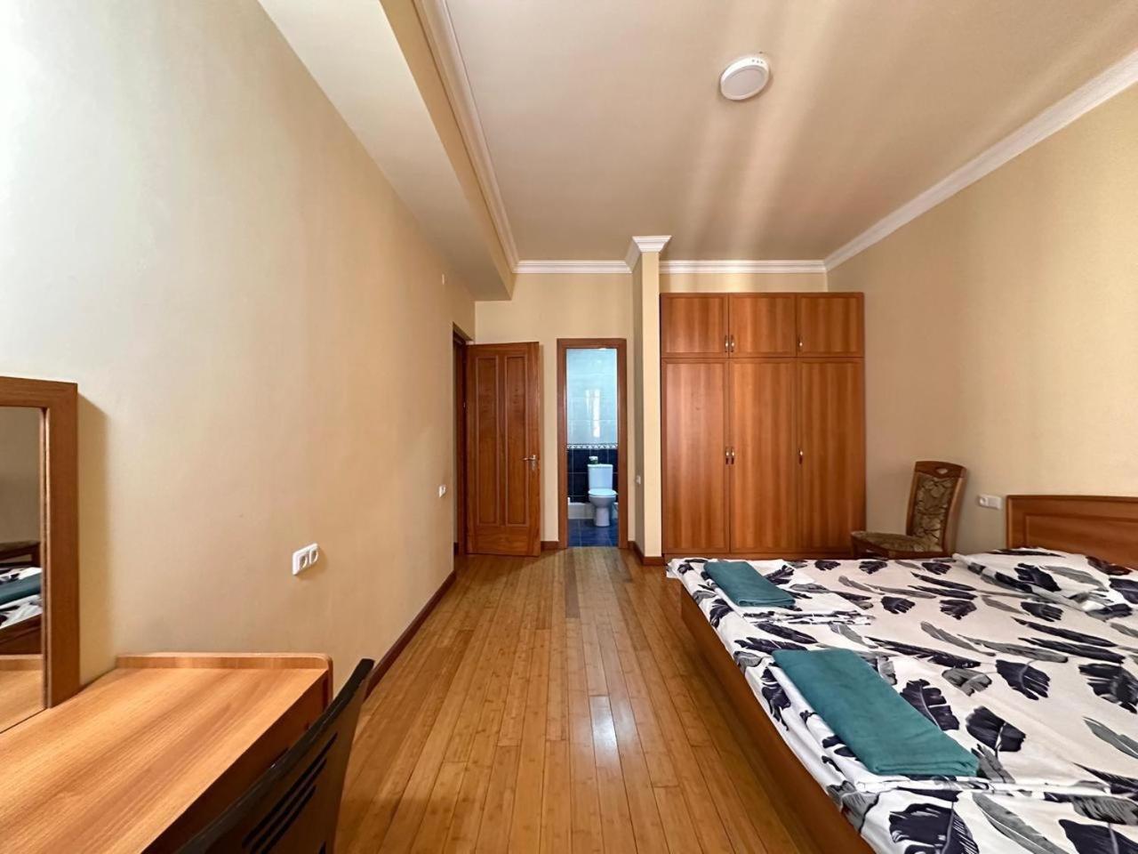 Hotel & Apartments California Ереван Экстерьер фото