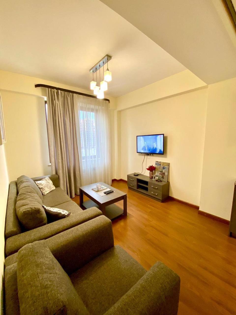 Hotel & Apartments California Ереван Экстерьер фото