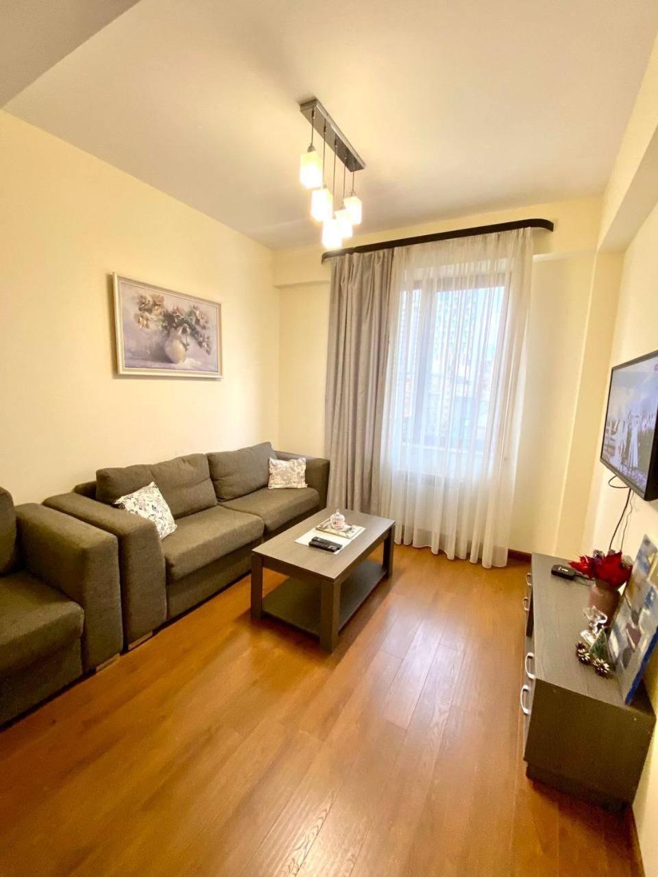 Hotel & Apartments California Ереван Экстерьер фото