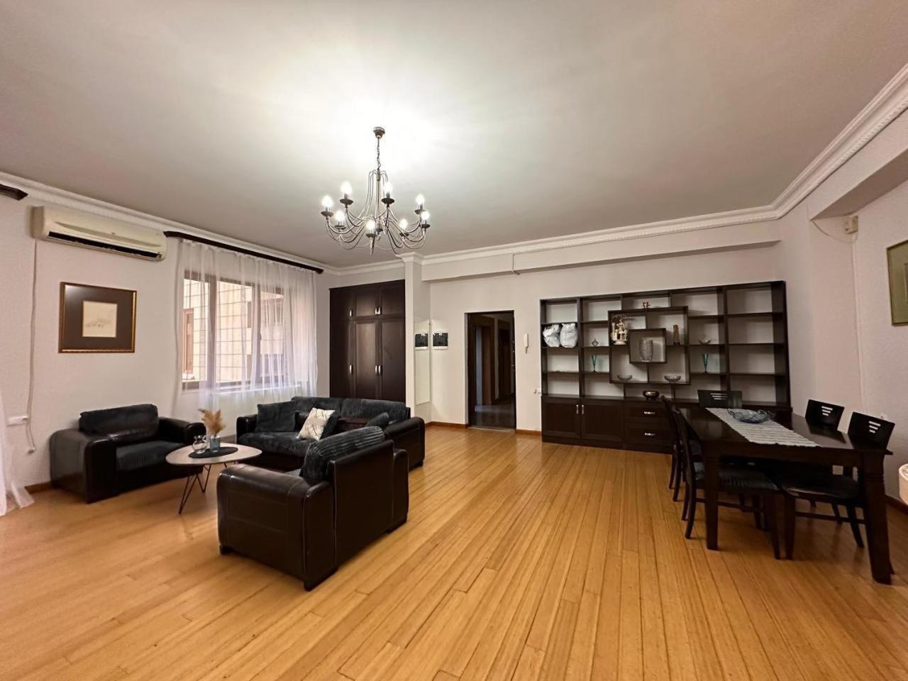 Hotel & Apartments California Ереван Экстерьер фото