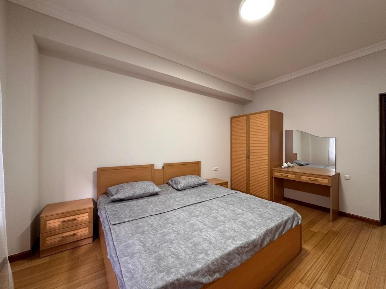 Hotel & Apartments California Ереван Экстерьер фото