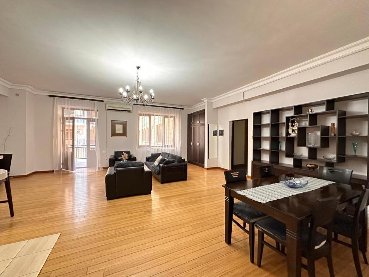 Hotel & Apartments California Ереван Экстерьер фото