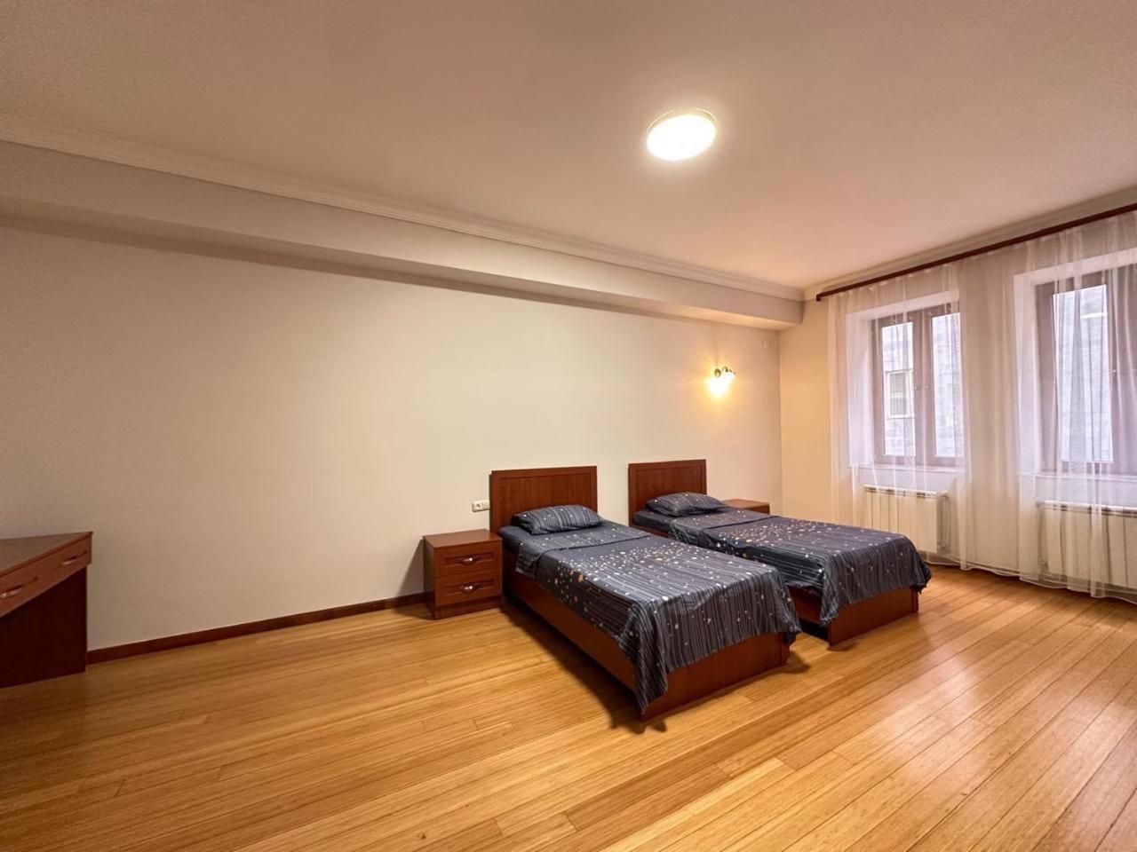 Hotel & Apartments California Ереван Экстерьер фото