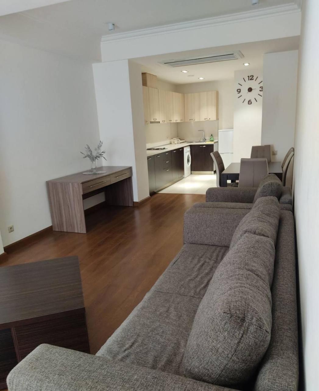 Hotel & Apartments California Ереван Экстерьер фото