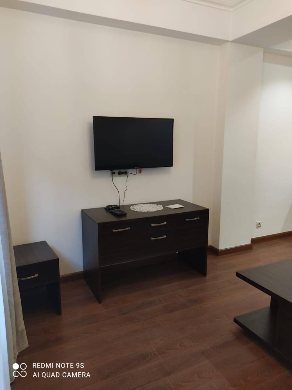 Hotel & Apartments California Ереван Экстерьер фото
