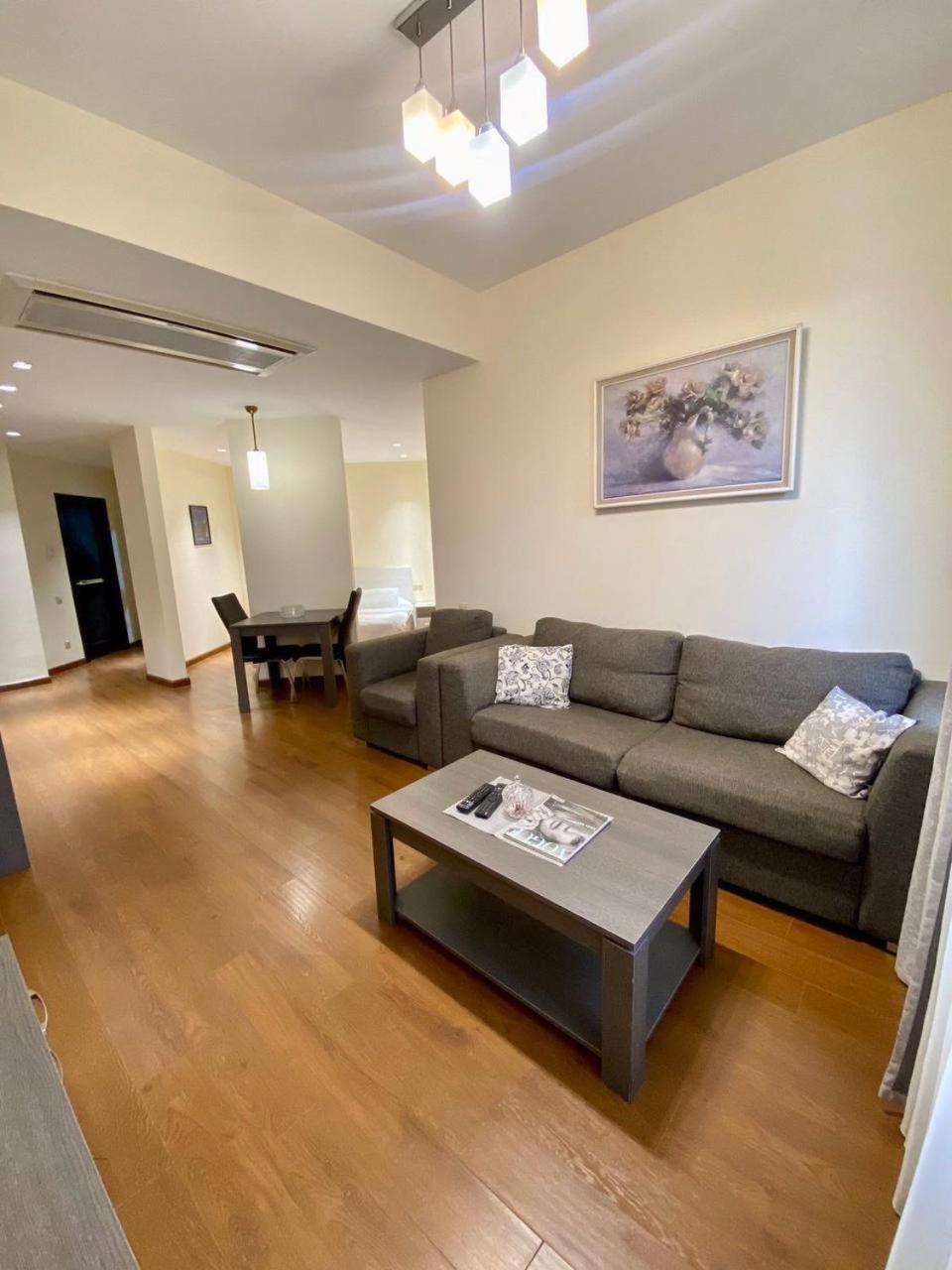 Hotel & Apartments California Ереван Экстерьер фото