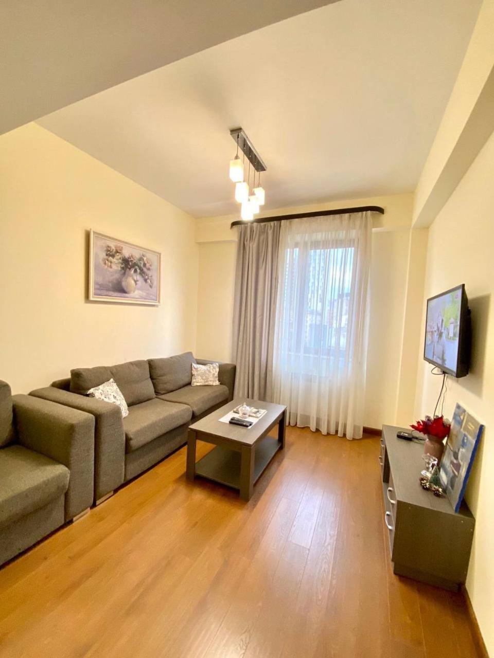 Hotel & Apartments California Ереван Экстерьер фото