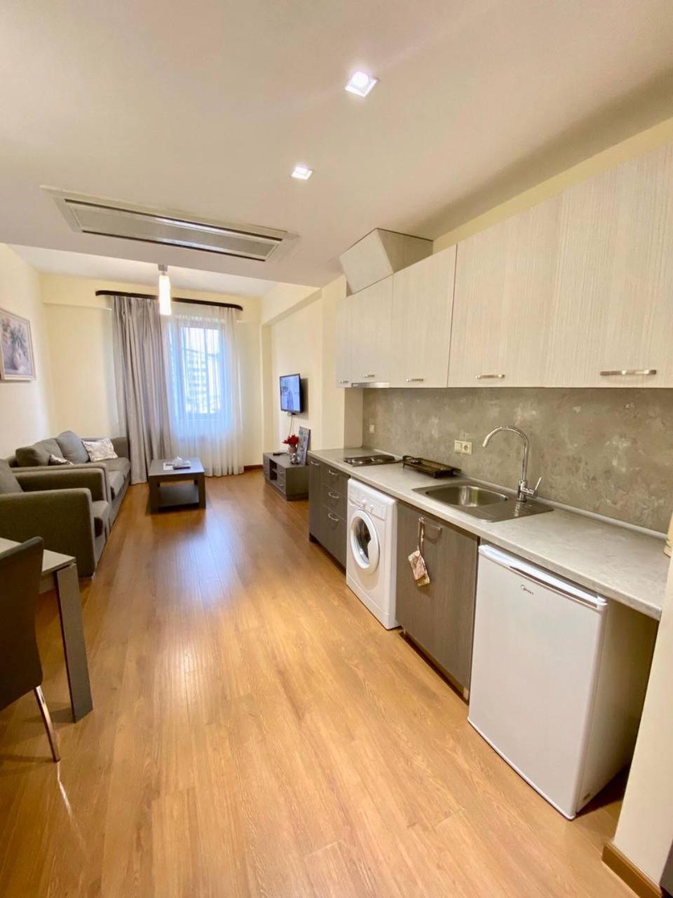 Hotel & Apartments California Ереван Экстерьер фото