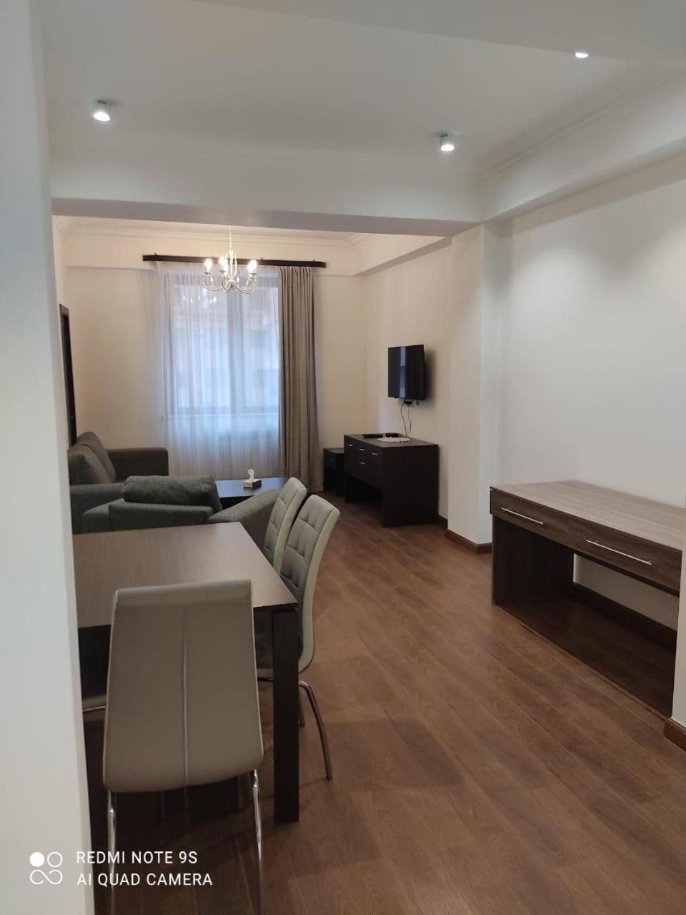 Hotel & Apartments California Ереван Экстерьер фото