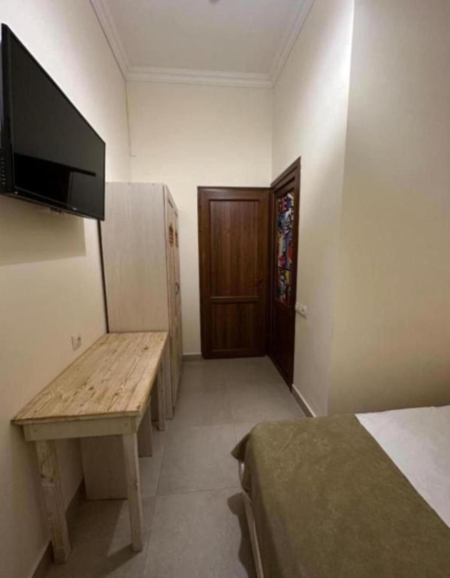 Hotel & Apartments California Ереван Экстерьер фото