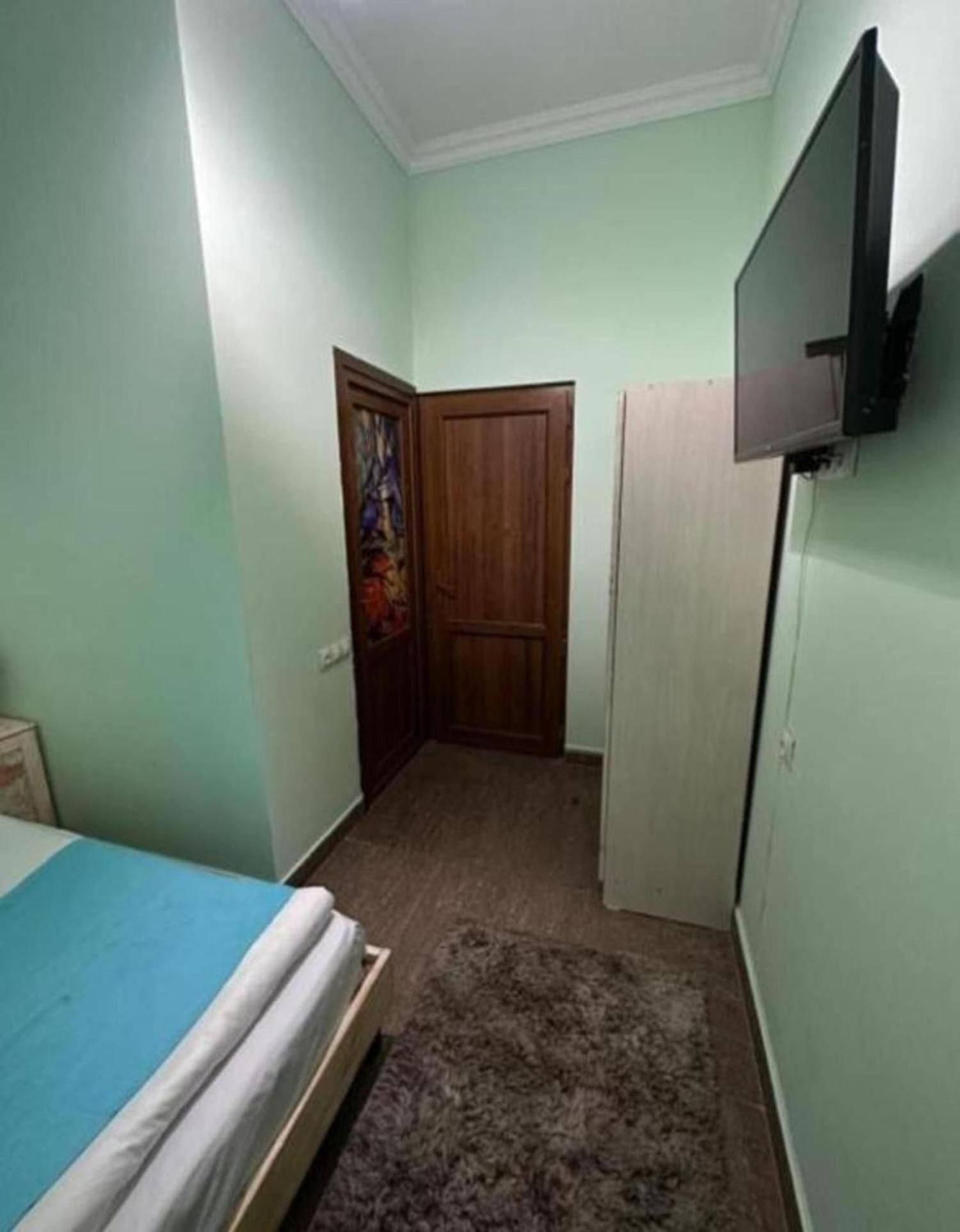Hotel & Apartments California Ереван Экстерьер фото