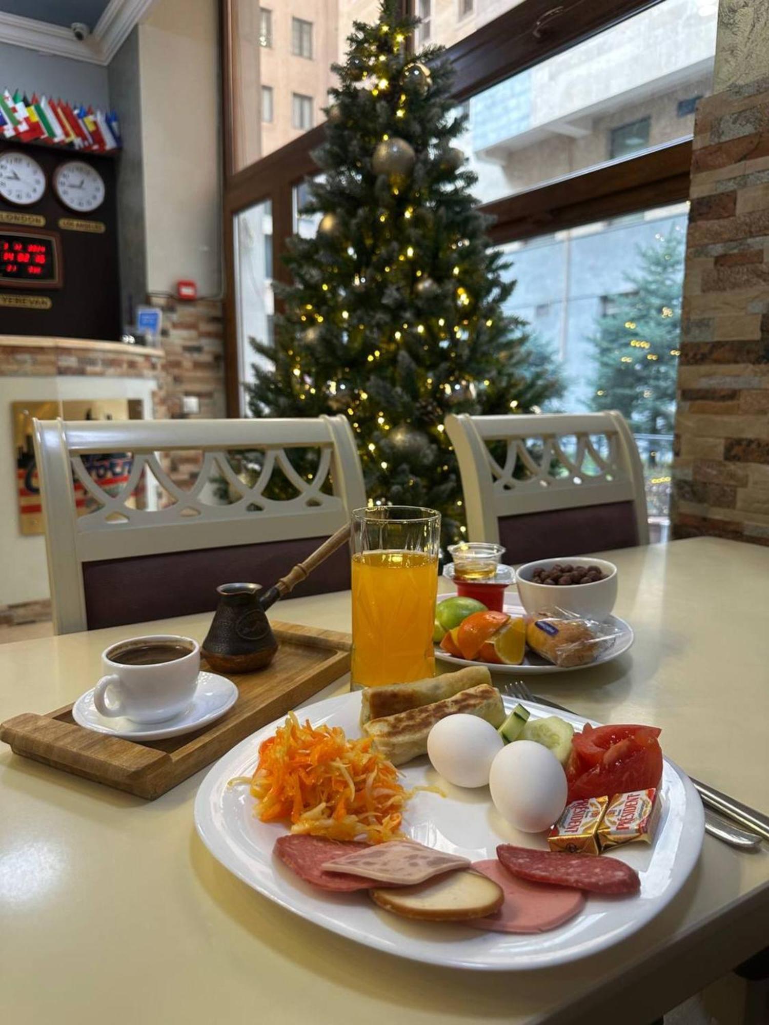 Hotel & Apartments California Ереван Экстерьер фото