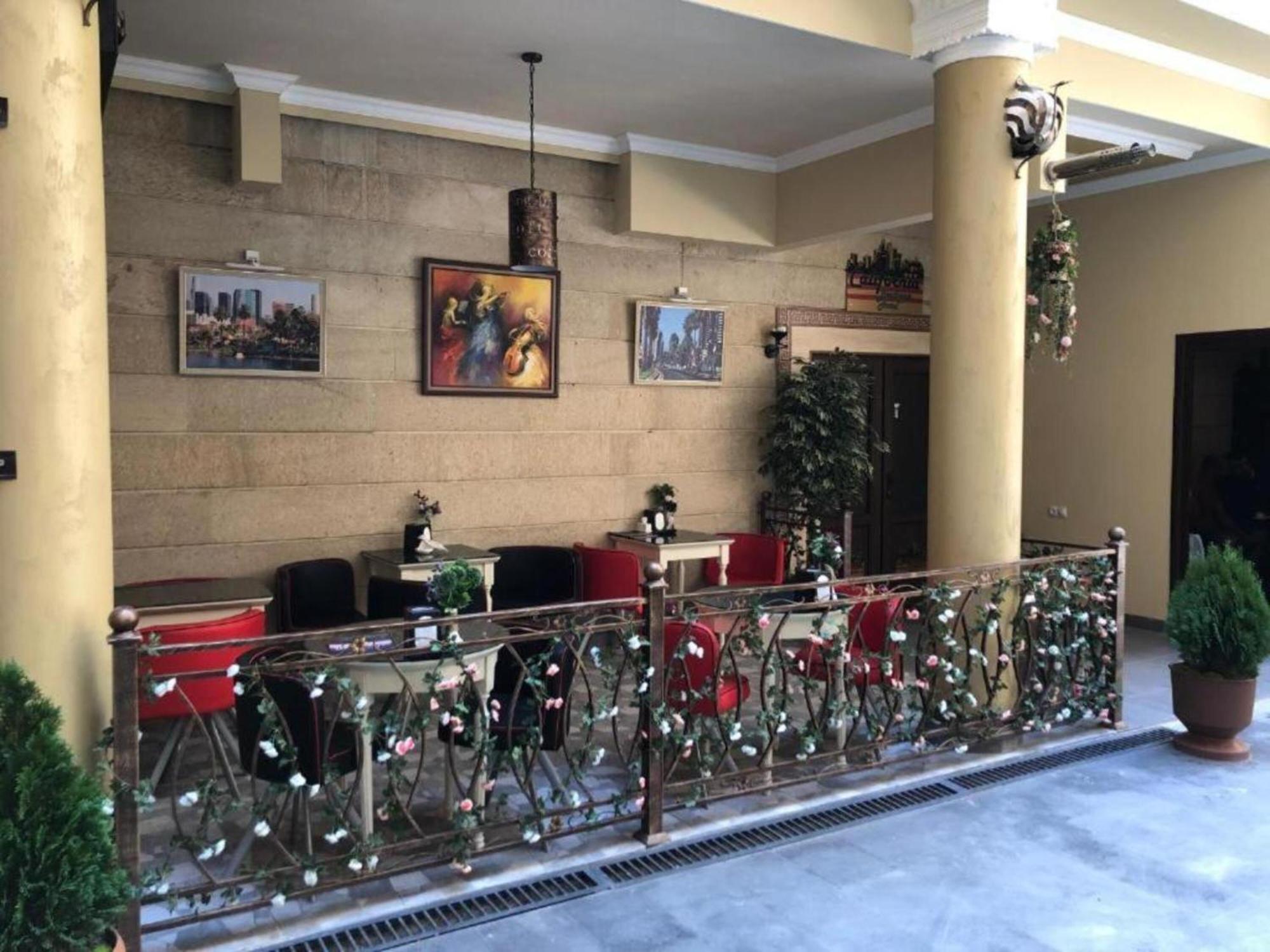 Hotel & Apartments California Ереван Экстерьер фото