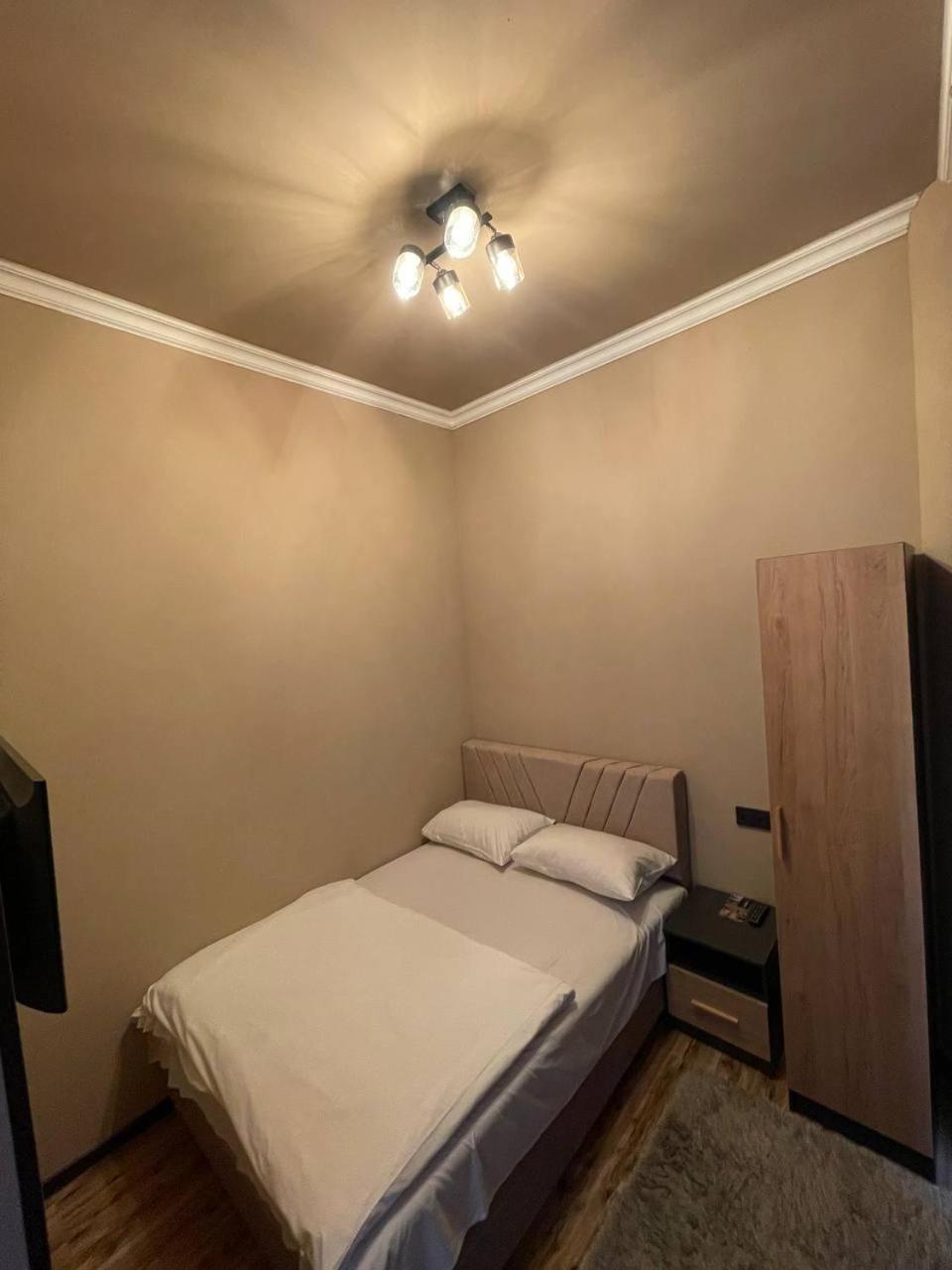 Hotel & Apartments California Ереван Экстерьер фото